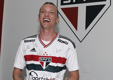 Vecna em Stranger Things, Jamie Campbell assiste jogo do São Paulo no Morumbi