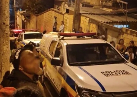 Gêmeos de 1 ano morrem esmagados por fogão; Mãe é presa