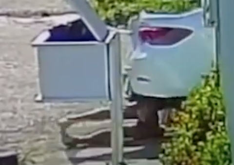 Câmera flagra momento que jovem atropela namorado de propósito no Amazonas 