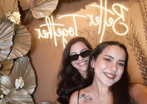 Lésbicas são surpreendidas durante orçamento do casamento; veja o que aconteceu