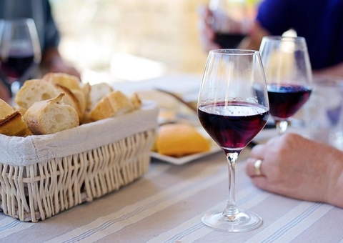 Duas taças de vinho por semana são o suficiente para causar alterações no cérebro