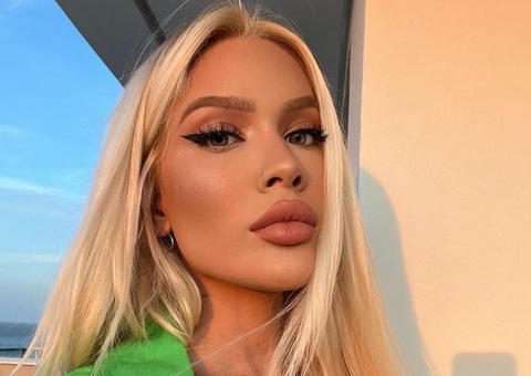 Ex de Éder Militão, Karoline Lima exibe barriga sequinha 8 dias após parto 