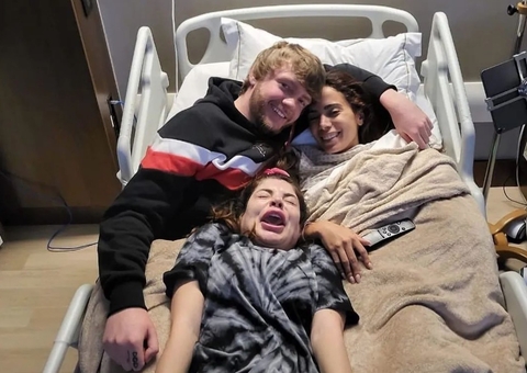 Anitta é internada e passa por cirurgia em SP