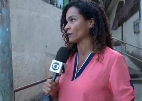 Repórter da Globo é ameaçada ao vivo por homem armado; Vídeo