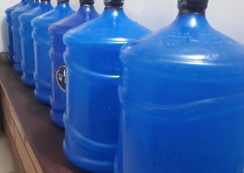 Garrafões de água no Amazonas só podem ser trocados por outros da mesma empresa