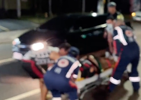 Pedestre é arremessado em acidente com motocicleta em Manaus 