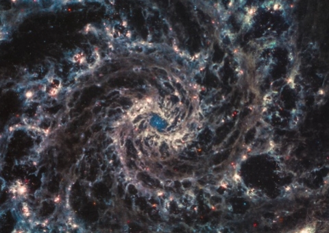 Cientistas revelam imagens de duas galáxias observadas pelo James Webb