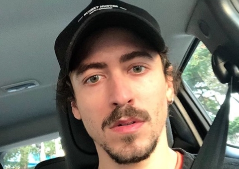 Após boatos de affair com Alanis Guillen, Jesuíta Barbosa reata com ex-namorado