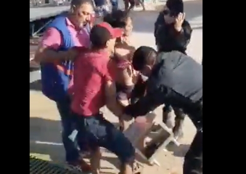 Vídeo: Prefeitura condena atitude de fiscal por tomar material de vendedor na Ponta Negra