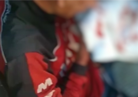 Suspeito de assalto tem nariz quebrado por populares em Manaus