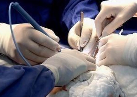 Plano de saúde é obrigado a fazer cirurgia de mudança de sexo em mulher trans