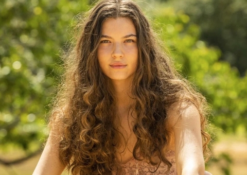 Alanis Guillen, a Juma de Pantanal, é flagrada com suposta namorada em passeio