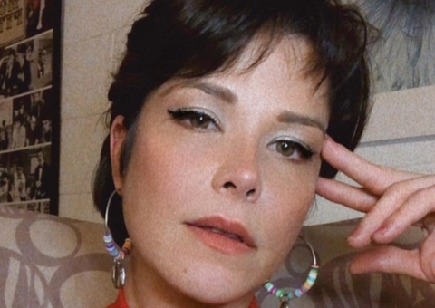 'Descobri sem tabus ou medo a minha bissexualidade', diz Samara Felippo