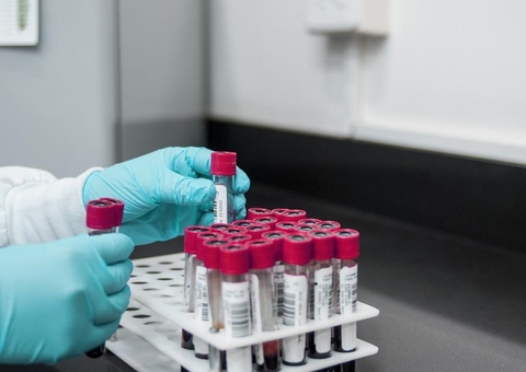 Homem assume criança após erro em teste de DNA e acaba indenizado após reviravolta 