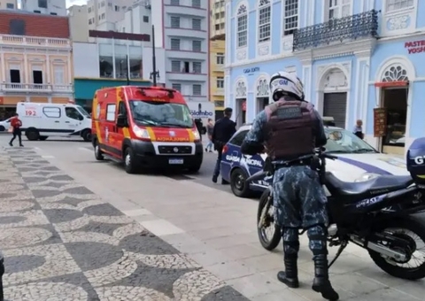 Morador de rua leva facada ao cobrar R$ 10 de ‘amigo’ em praça