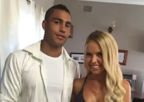 Jogador de rúgbi flagra namorada fazendo sexo com colega de time, surta e quase morre