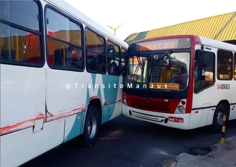 Acidente entre ônibus dentro do T3 assusta passageiros em Manaus