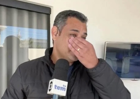 Jornal faz 'chá revelação' e repórter descobre sexo de bebê ao vivo