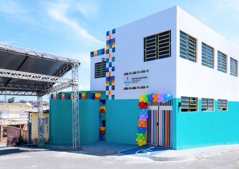 David Almeida destaca investimentos na educação ao entregar escola em Manaus