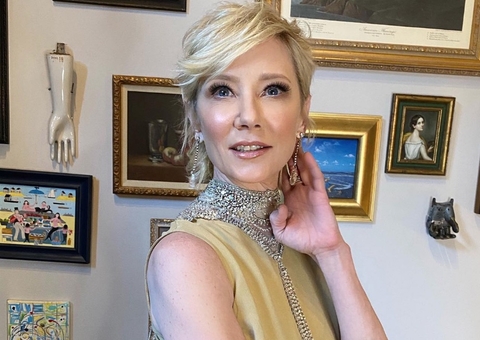 Atriz Anne Heche morre aos 53 anos após acidente de carro 
