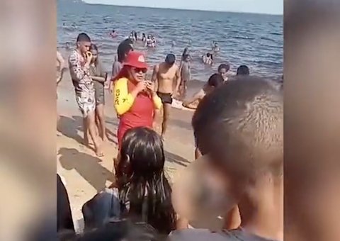 Vídeo mostra homem afogado na Praia da Ponta Negra, em Manaus