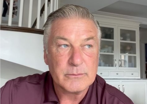 FBI contradiz Alec Baldwin e diz que arma que matou diretora teve gatilho puxado