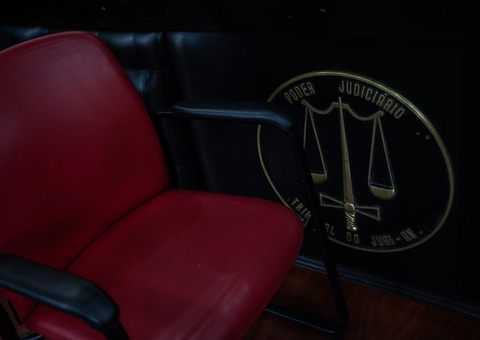 Juri popular julga casos de feminicídio por facadas e asfixia em Manaus