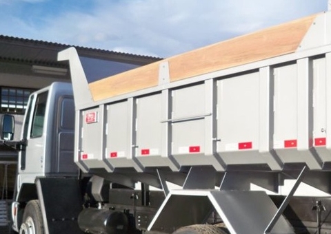 Motorista tem cabeça esmagada por caçamba enquanto trabalhava