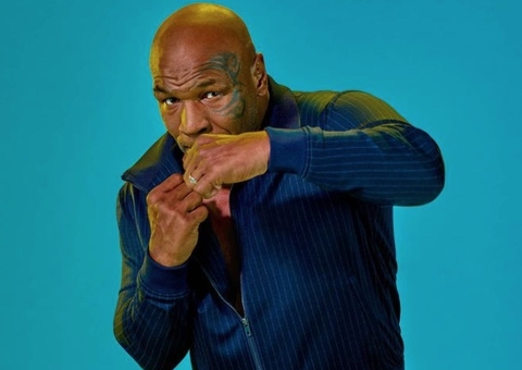 Mike Tyson é flagrado em cadeira de rodas em aeroporto e preocupa fãs