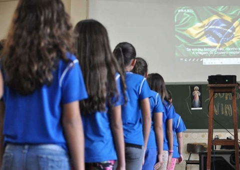 Vereador quer obrigar execução semanal dos Hinos Nacional e do Amazonas em escolas