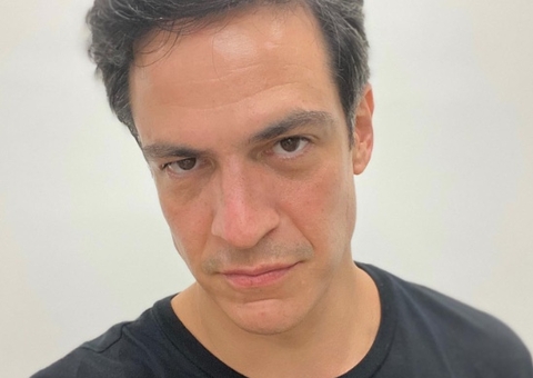 Mateus Solano revela que foi trocado por cantor famoso durante show