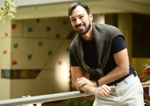 Ex-goleiro se assume gay e diz que 'fama' prejudicou carreira