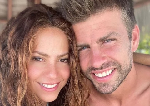 Piqué é flagrado aos beijos com nova namorada; pivô de separação de Shakira