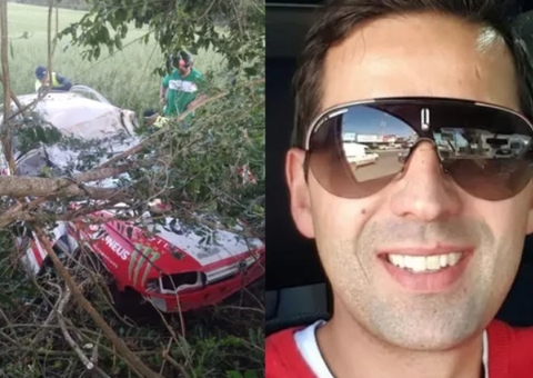 Piloto perde controle de carro e morre após bater de frente com árvore