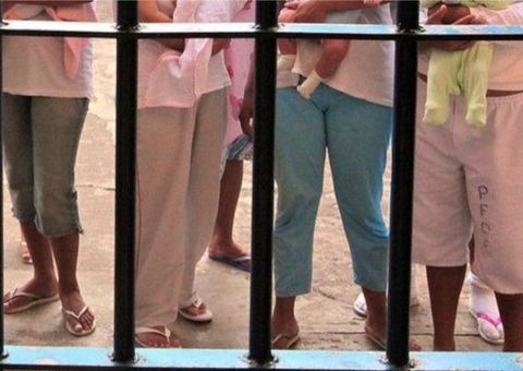 Mães com filhos pequenos são beneficiadas com prisão domiciliar no Amazonas