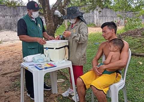 Manaus realiza busca ativa de casa em casa para vacinar crianças menores de 1 ano
