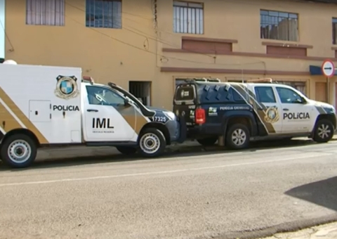 Mãe mata filhos de 3 e 10 anos asfixiado e enforcado: 'não aguentava cuidar'