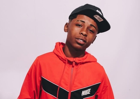 Dono do hit 'Cabelinho na Régua', MC Meno K é baleado durante ataque em boate