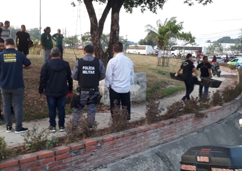 Casal morre ao ser arremessado de motocicleta em rotatória de Manaus
