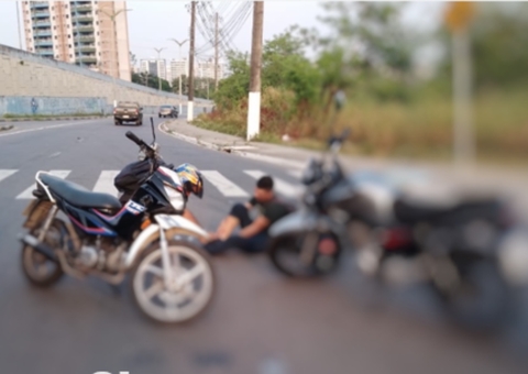 Acidente entre motocicletas deixa homem ferido na Bola do Coroado, em Manaus