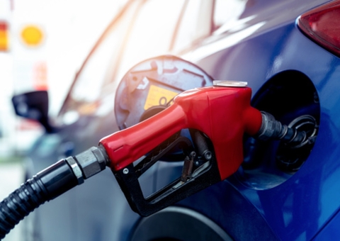 Petrobras volta a reduzir preço da gasolina