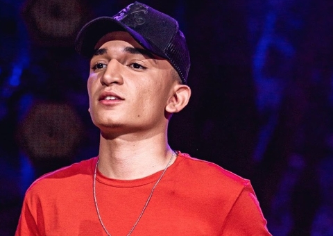 João Gomes fica chocado ao receber pedido bizarro de fã