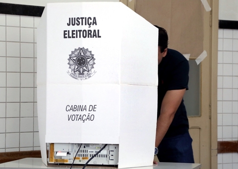 Quem não entregar celular para mesário será impedido de votar e polícia será acionada, diz TSE