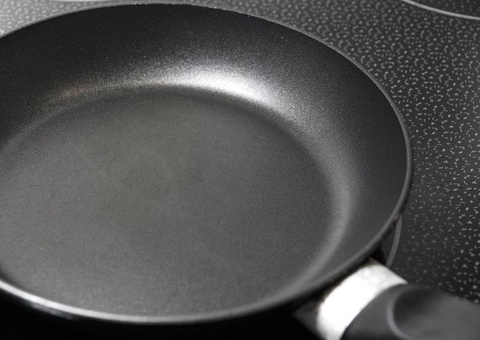 Panelas antiaderentes e mais produtos do dia a dia que podem causar câncer e outras doenças