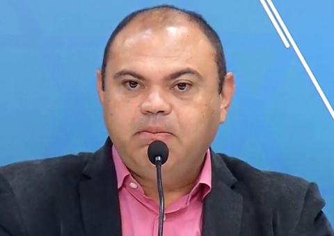 Engenheiro Machadão critica Amazonino ao falar de suas pernas em debate