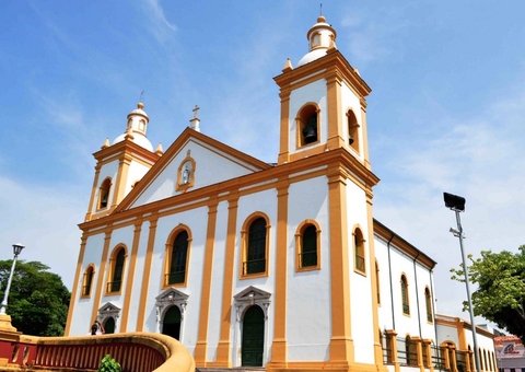 Igreja da Matriz em Manaus é interditada por risco de desabamento