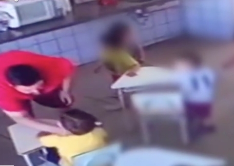 Menino de 2 anos é agredido por assistente de professor em creche; vídeo