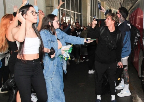 Equipe de Justin Bieber chega ao Brasil e fãs ficam eufóricos após boatos de cancelamento