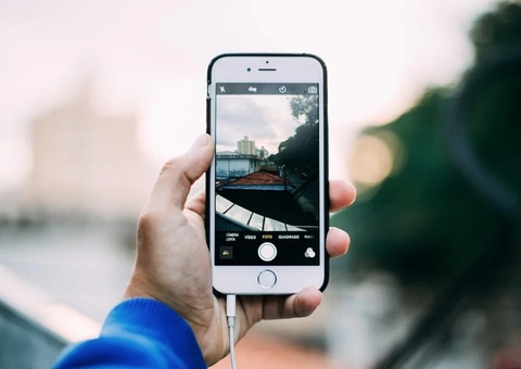 Apple é proibida de vender iPhone sem carregador no Brasil