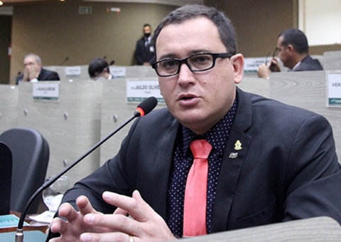 Vereador afirma que escolas de Manaus têm músicas e danças eróticas e cria lei para proibir